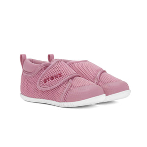 Stonz Cruiser Baby Shoe in Dusty Rose, supportive baby shoe with flexible sole and breathable fabric. ¾ turn view.