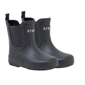 Stonz urban boot in black side view 