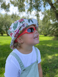 Cute kid in stonz bucket hat and sunnies.