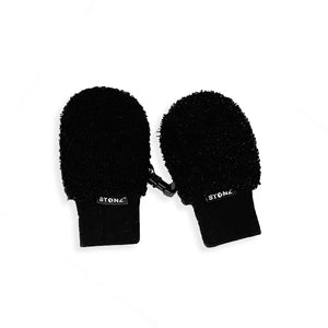 Stonz winter fleece mitts in Black with soft and cozy fleece Front View.
