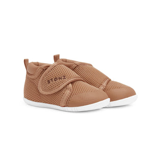 Stonz Cruiser Baby Shoe in Camel, supportive baby shoe with flexible sole and breathable fabric. ¾ turn view.