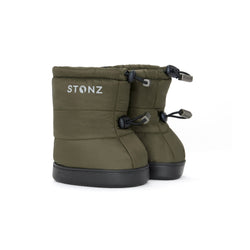 Stonz Winter Puffer Toddler Booties in Evergreen with adjustable toggles, weather resistant material and non-slip soles. ¾ turn view.