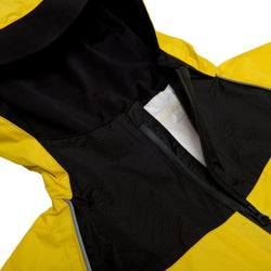 Stonz Rain Suit in Yellow close up front view of zipper closure.