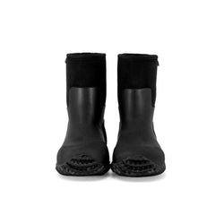 Stonz All-Season West Boots in Black for Toddlers and Kids, warm and waterproof material. Front view.
